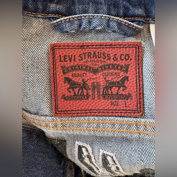 Levis NBA San Antonio Spurs
Womens Denim Trucker Jacket Jean
Size L large used - Picture 4 of 13